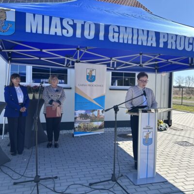 uroczyste otwarcie i oddanie do użytku obiektu jakim jest szatnia sportowa w miejscowości Kawice